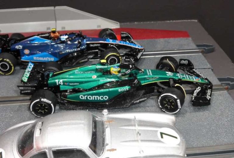 Aston Martin Formel 1 2024
Alonsa / Stroll

SCX10527/SCX10528